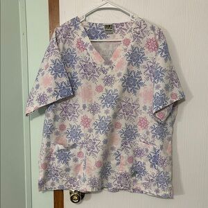 Uniform Advantage Winter Themed V-Neck Scrub Top PTP 26”